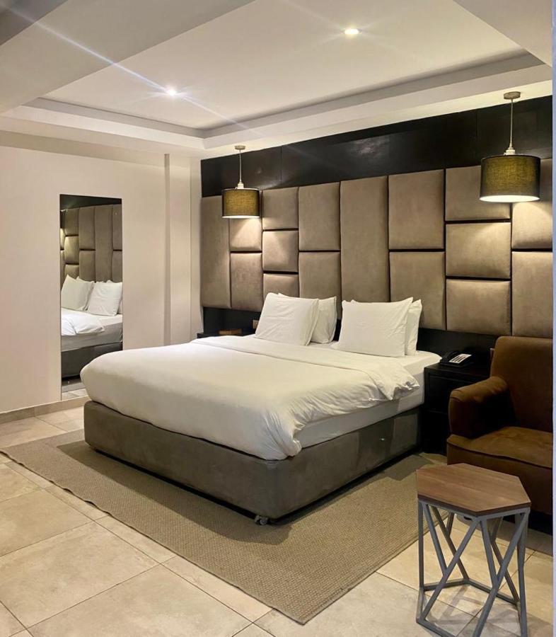 Joshesther Olive Hotel Ikeja Dış mekan fotoğraf
