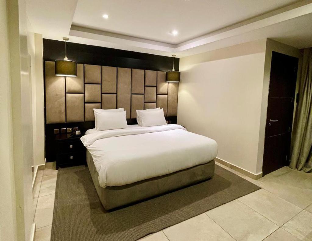 Joshesther Olive Hotel Ikeja Dış mekan fotoğraf