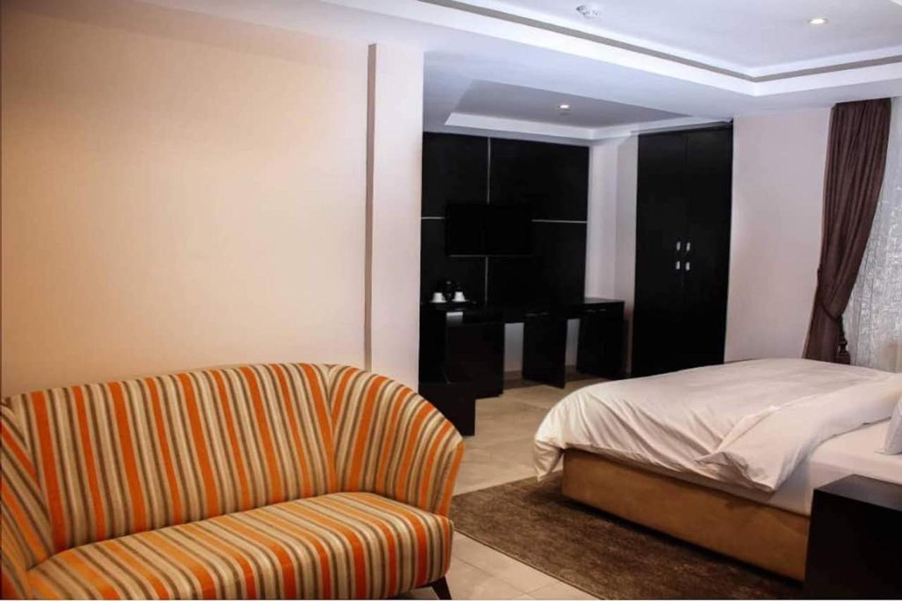 Joshesther Olive Hotel Ikeja Dış mekan fotoğraf